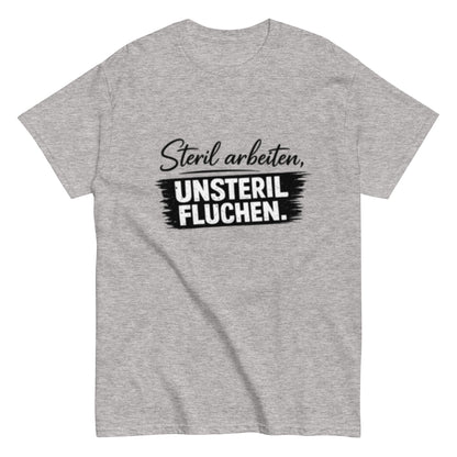 Steril arbeiten, unsteril fluchen, Pflegehumor - Lustiges Unisex T-Shirt - SprücheKüche - Druckfrisch & frech