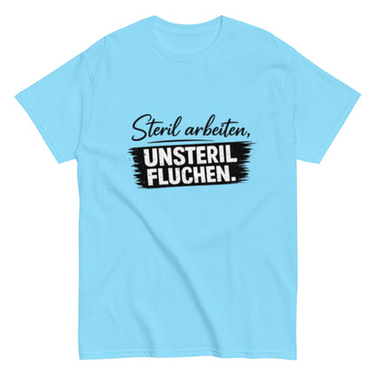 Steril arbeiten, unsteril fluchen, Pflegehumor - Lustiges Unisex T-Shirt - SprücheKüche - Druckfrisch & frech