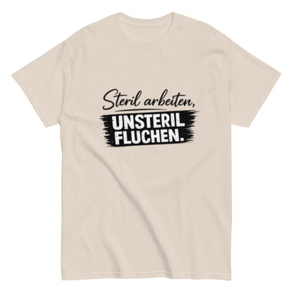 Steril arbeiten, unsteril fluchen, Pflegehumor - Lustiges Unisex T-Shirt - SprücheKüche - Druckfrisch & frech