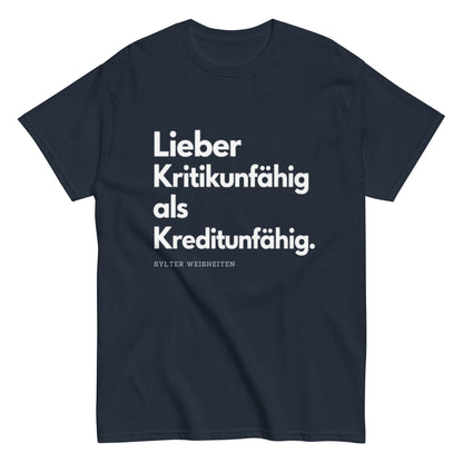 Schwarzes Statement T-Shirt mit dem Spruch Lieber Kritikunfähig als Kreditunfähig aus der Kollektion Sylter Weisheiten