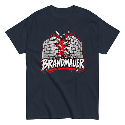 T-Shirt mit dem Schriftzug „BRANDMAUER“ und einem aufbrechenden Mauer-Motiv in Schwarz, Weiß und Rot