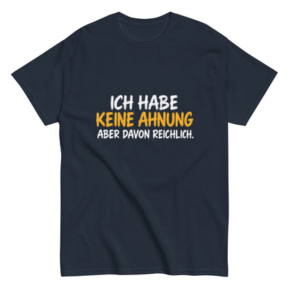 Lustiges T-Shirt mit dem Spruch „Ich habe keine Ahnung, aber davon reichlich.“ in weißer und gelber Schrift auf schwarzem Hintergrund.