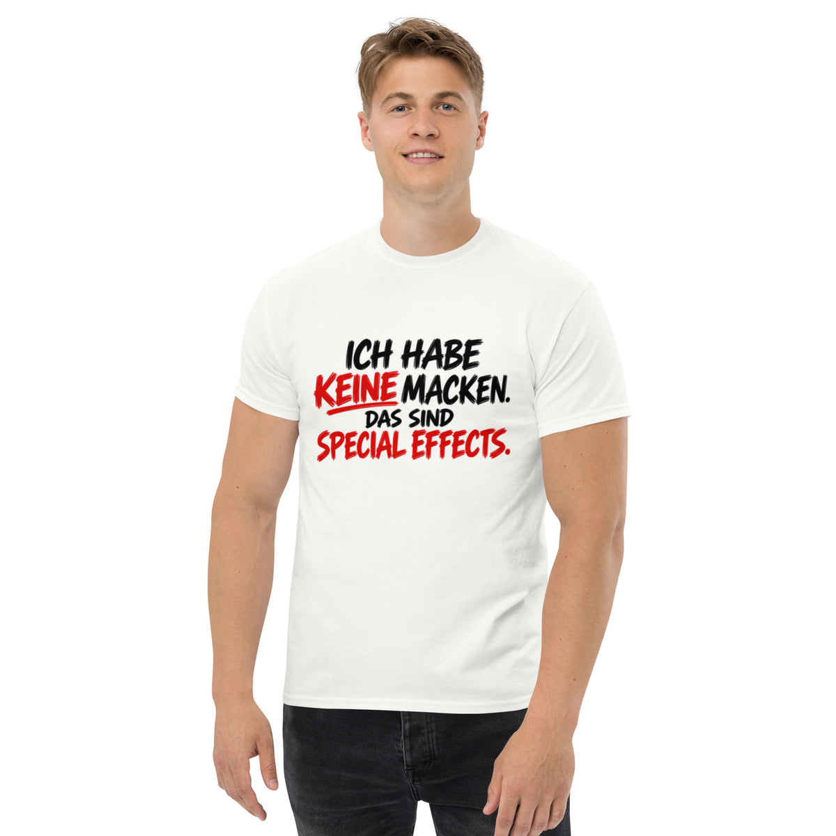 Lustiges T-Shirt mit dem Spruch „Ich habe keine Macken. Das sind Special Effects.“ in weißer und roter Brush-Schrift.