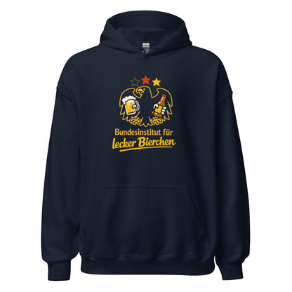 Schwarzer Hoodie mit goldenem Adler, der ein Bier und eine Bierflasche hält, und dem Schriftzug Bundesinstitut für lecker Bierchen.
