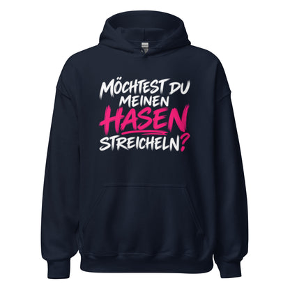 Lustiger Hoodie mit dem frechen Spruch „Möchtest du meinen Hasen streicheln?“ in schwarzer und pinker Schrift.