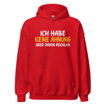 Schwarzer Hoodie mit dem lustigen Spruch „Ich habe keine Ahnung, aber davon reichlich.“ in weißer und gelber Schrift.
