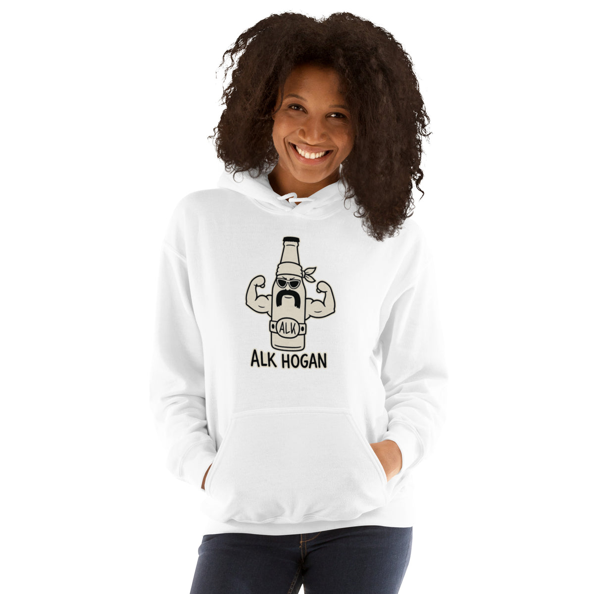 Hoodie mit lustigem Cartoon einer muskulösen Bierflasche mit Sonnenbrille und dem Schriftzug „Alk Hogan“.