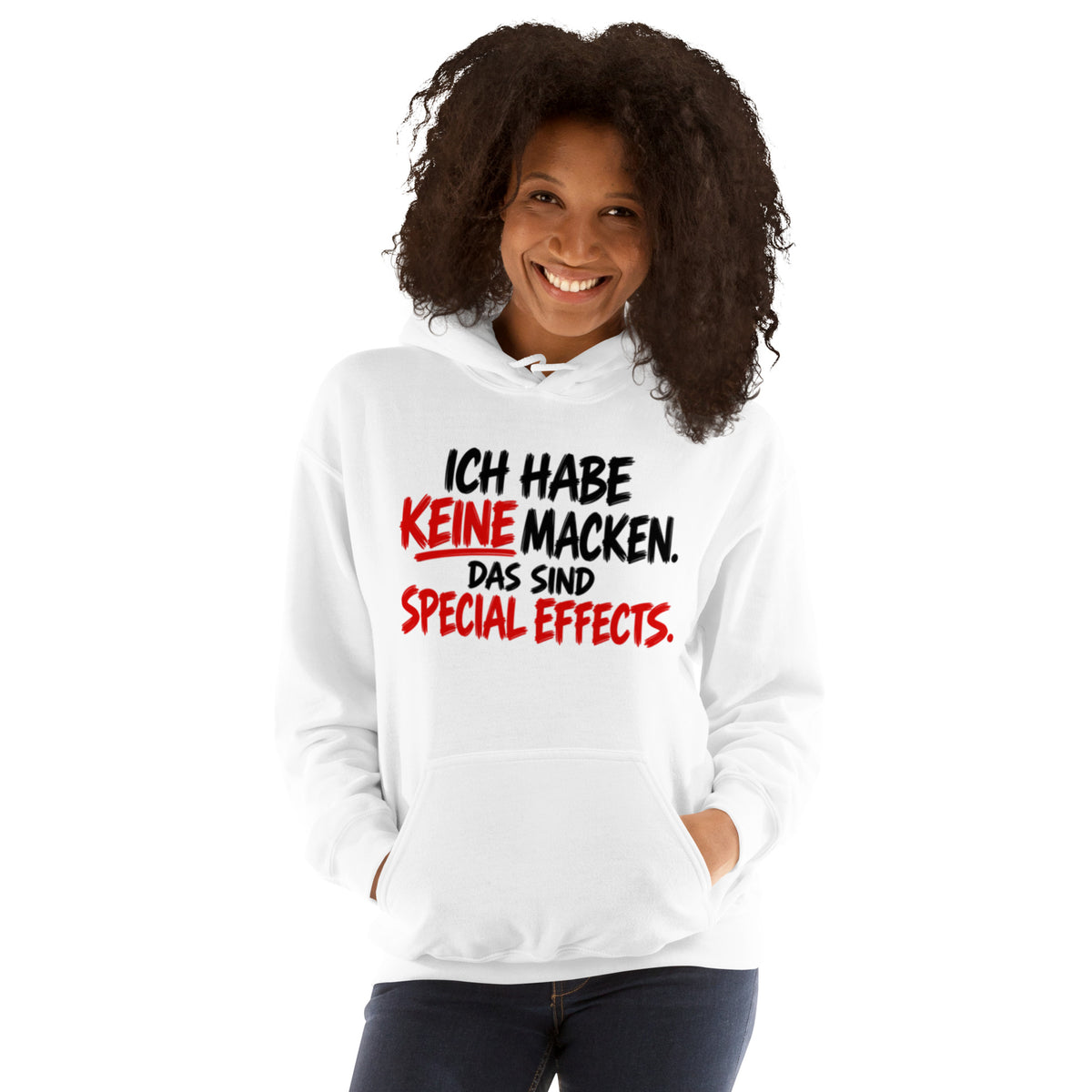 Schwarzer Hoodie mit dem lustigen Spruch „Ich habe keine Macken. Das sind Special Effects.“ in weißer und roter Brush-Schrift.