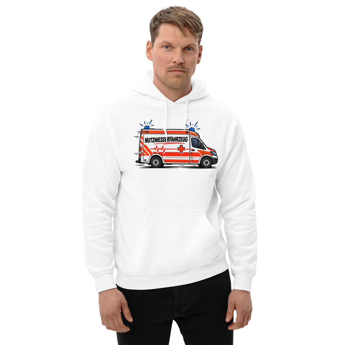 Lustiger Hoodie mit Comic-Rettungswagen und dem Spruch „Nutzniesserfahrzeug“ in schwarzer und roter Schrift.