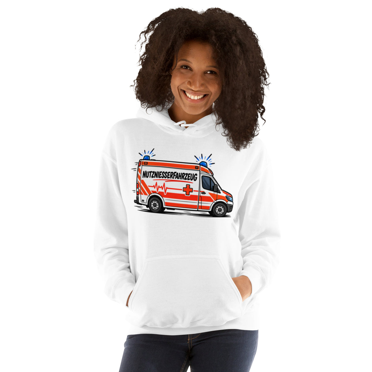 Lustiger Hoodie mit Comic-Rettungswagen und dem Spruch „Nutzniesserfahrzeug“ in schwarzer und roter Schrift.
