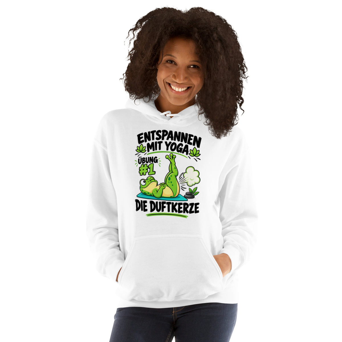 Lustiger Hoodie mit entspanntem Yoga-Frosch, Yoga-Motiv und dem Spruch „Entspannen mit Yoga – Übung #1: Die Duftkerze“.
