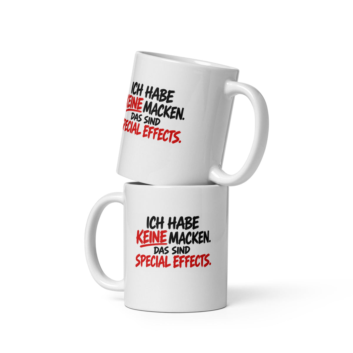 Lustige weiße Keramiktasse mit dem Spruch „Ich habe keine Macken. Das sind Special Effects.“ in schwarzer und roter Brush-Schrift.