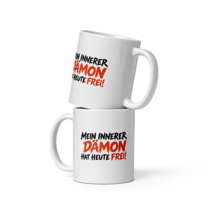 Weiße Keramiktasse mit schwarzem und orangefarbenem Spruch „Mein innerer Dämon hat heute frei!“ – lustige Tasse mit schwarzem Humor.