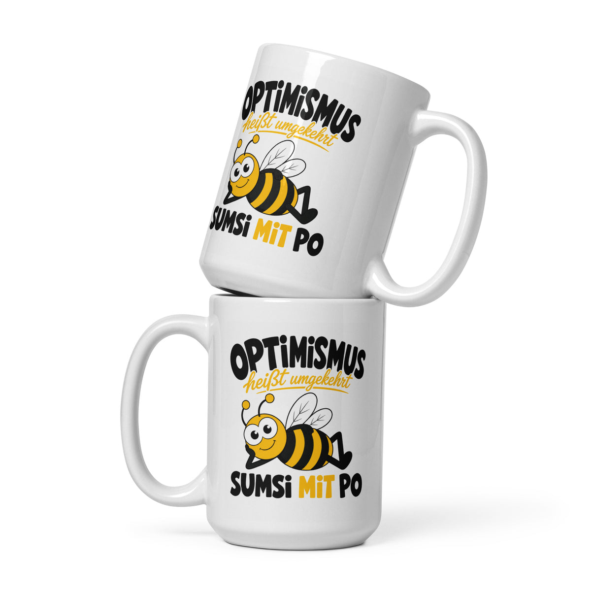 Weiße Keramiktasse mit lustigem Bienenmotiv und dem Spruch „Optimismus heißt umgekehrt Sumsi mit Po“ in schwarzer und gelber Schrift.