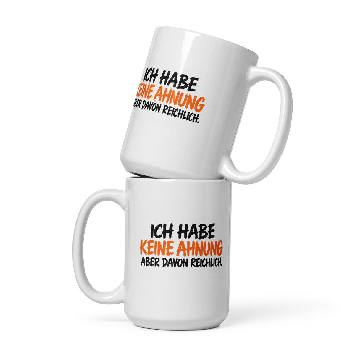 Lustige Tasse mit dem Spruch „Ich habe keine Ahnung, aber davon reichlich.“ in weißer und gelber Schrift auf schwarzem Hintergrund.