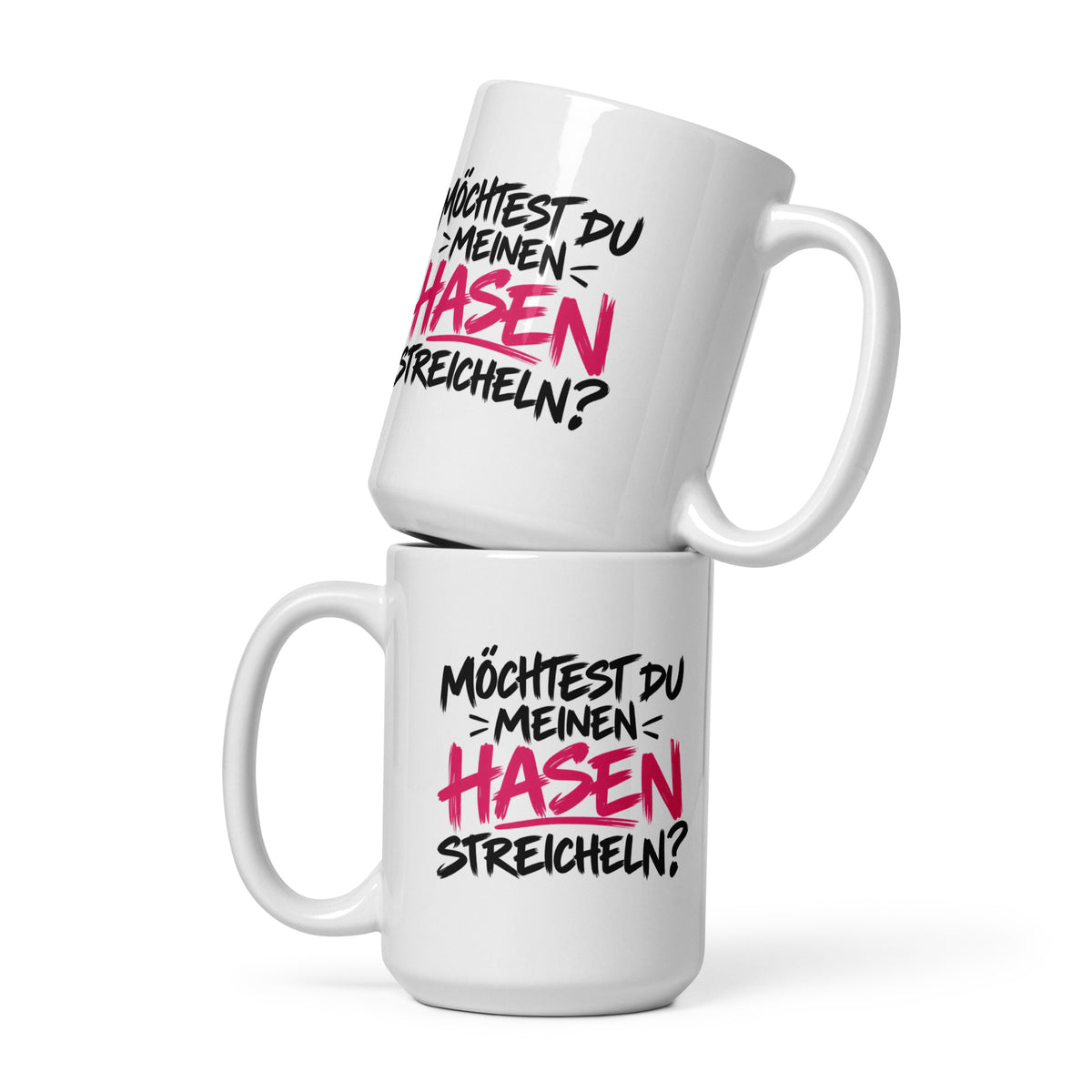 Lustige weiße Tasse mit dem frechen Spruch „Möchtest du meinen Hasen streicheln?“ in schwarzer und pinker Schrift.